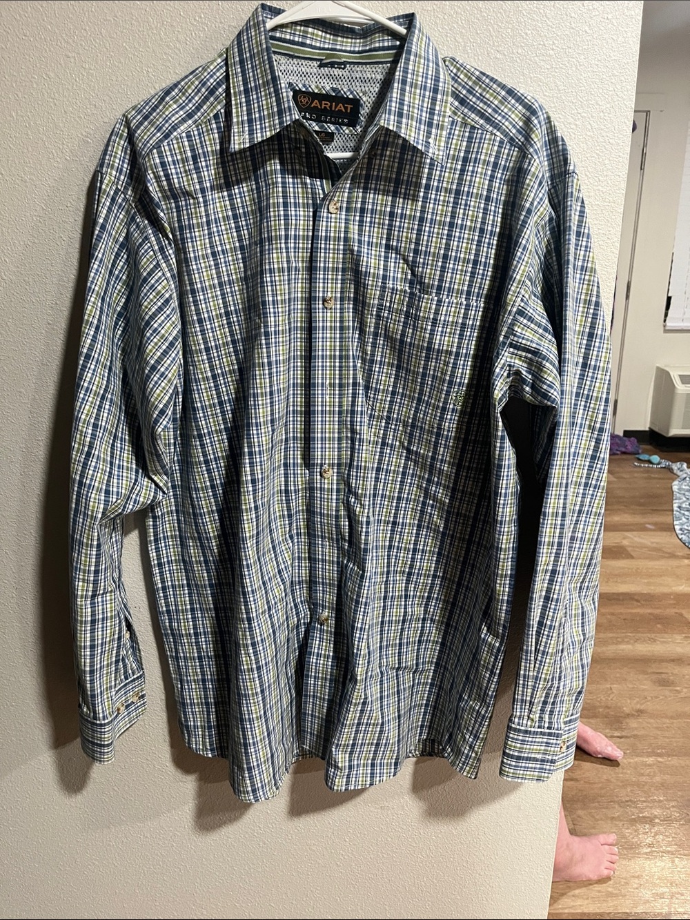Ariat pro series Men's Green and Blue Plaid Button-Down Shirt